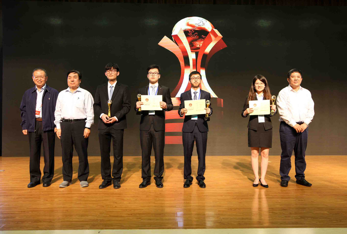 中国石油大学毕业证封面照片